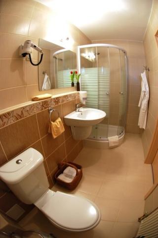 hotel-piroska-buk-bk04-socialni-zarizeni-superior.jpg