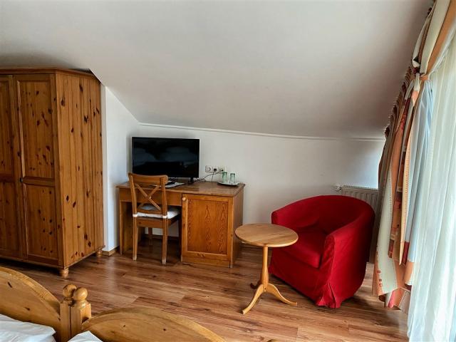 hotel-arany-szarvas-madarsko-gyor-dvouluzkovy-pokoj.jpeg