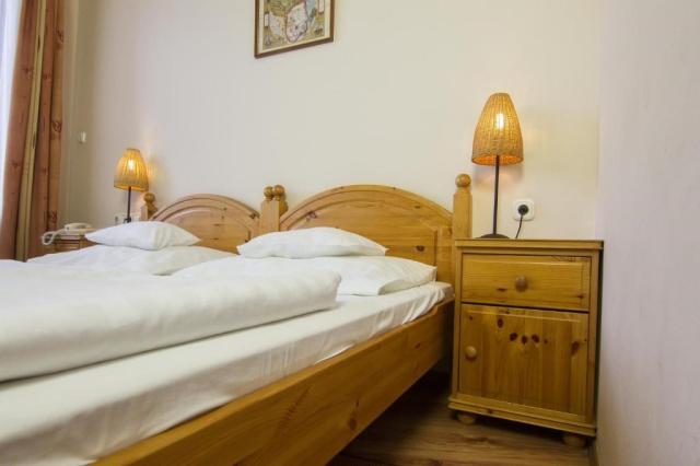 hotel-arany-szarvas-madarsko-gyor-dvouluzkovy-pokoj.jpg
