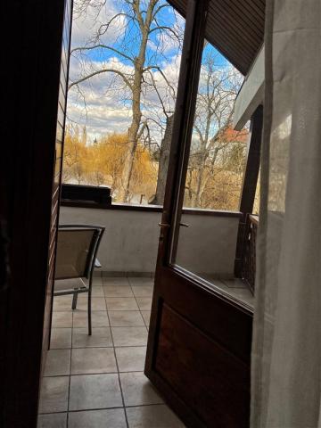 hotel-arany-szarvas-madarsko-gyor-dvouluzkovy-pokoj-balkon.jpeg