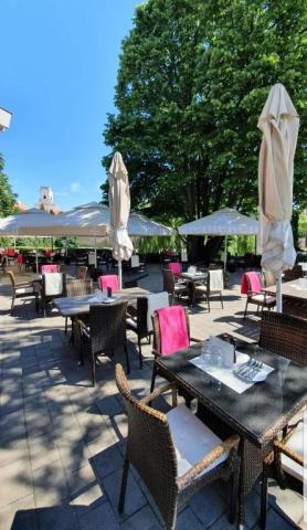 hotel-arany-szarvas-madarsko-gyor-terasa.jpg