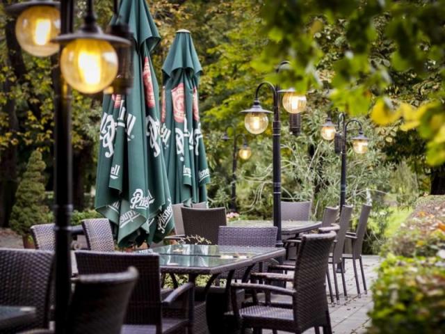 hotel-arany-szarvas-madarsko-gyor-terasa1.jpg