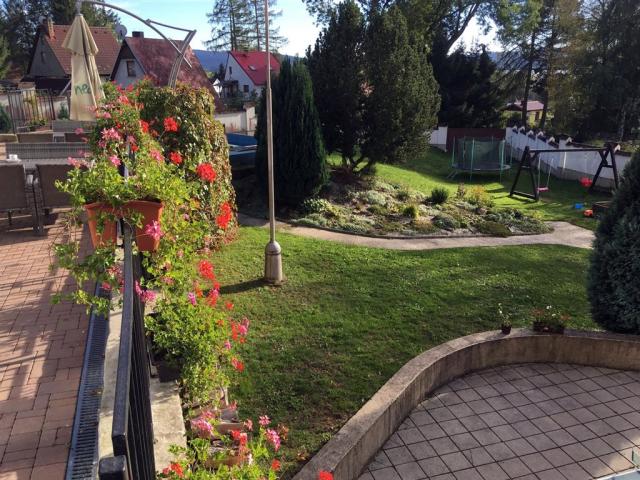 hotel-Lipno-Blizna-zahrada detske hriste.jpeg