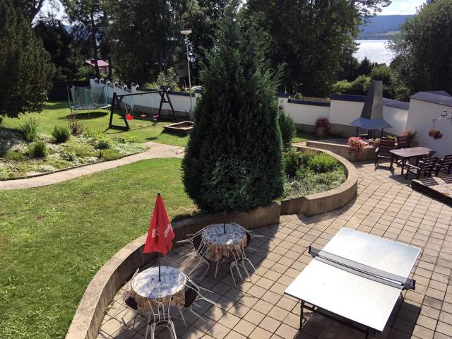 hotel-Lipno-Blizna-zahrada-terasa.jpeg