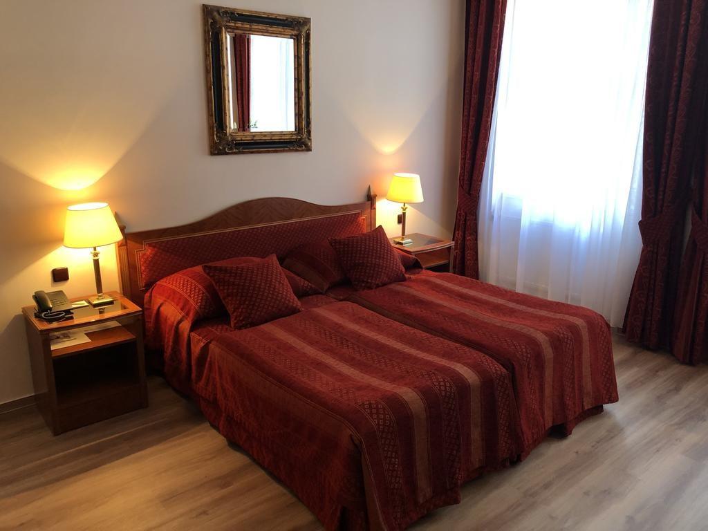 hotel-ariston-&-ariston-patio-cesko-praha-pohled-na-pokoj.jpg