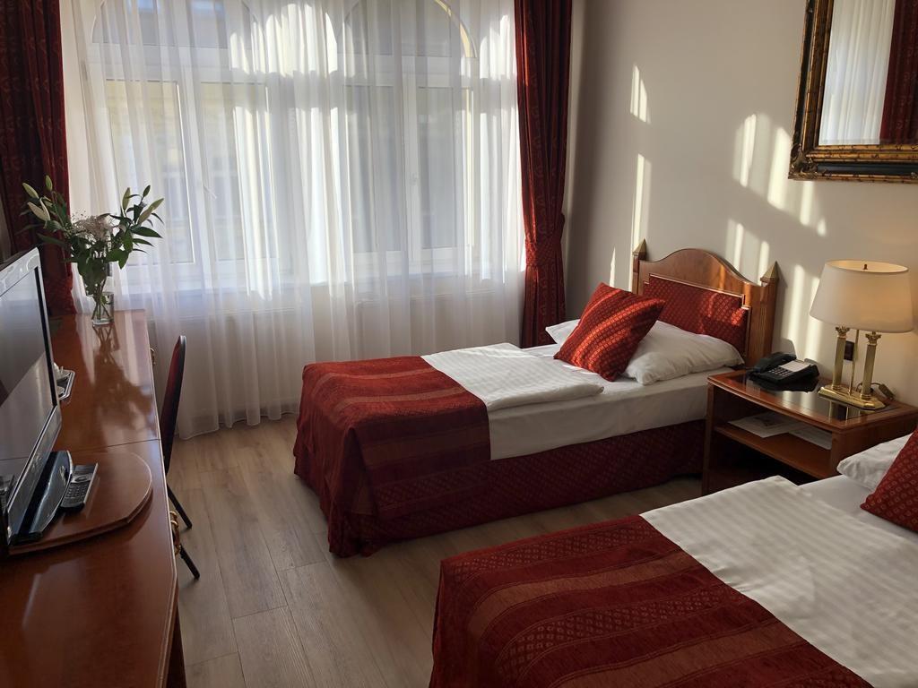 hotel-ariston-&-ariston-patio-cesko-praha-pokoj-twin.jpg