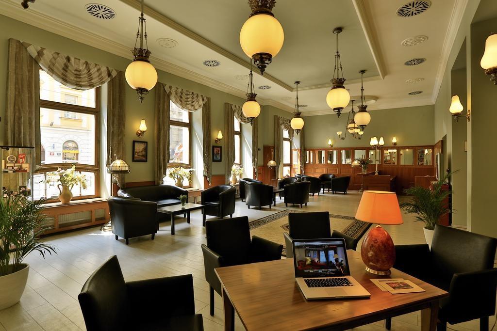 hotel-ariston-&-ariston-patio-cesko-praha-lobby.jpg