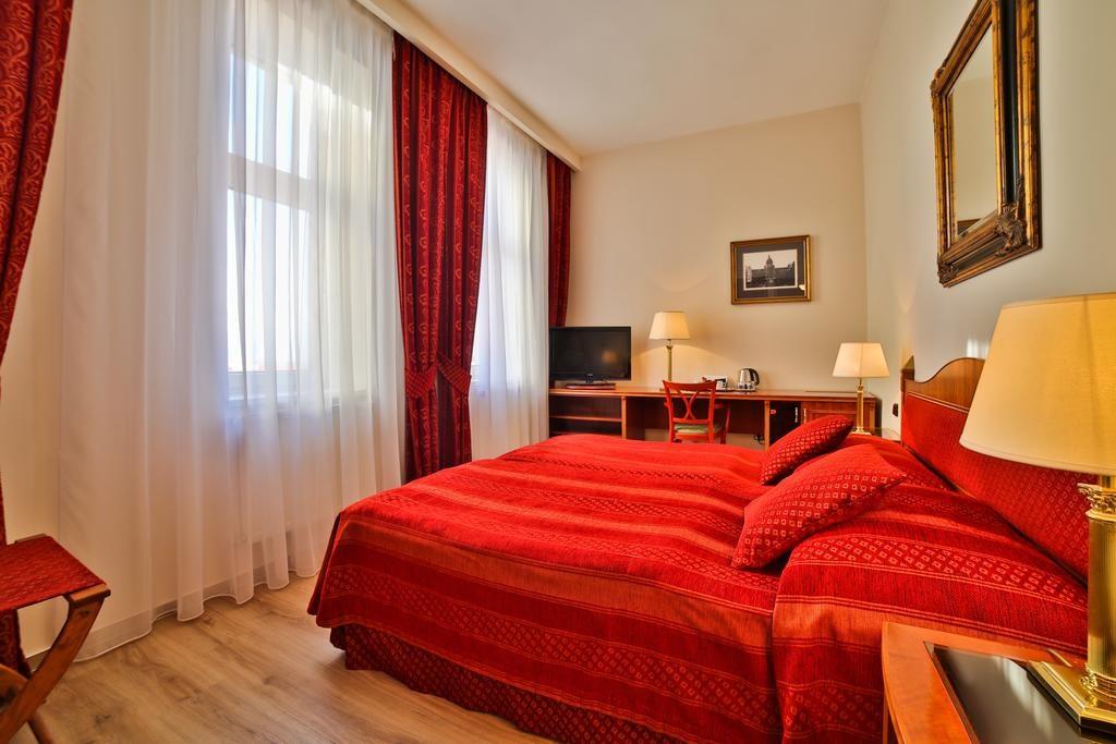 hotel-ariston-&-ariston-patio-cesko-praha-dvouluzkovy-pokoj.jpg