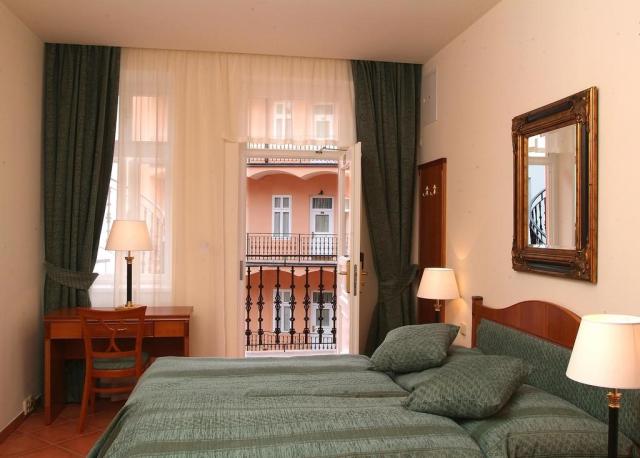 hotel-ariston-&-ariston-patio-cesko-praha-dvouluzkovy-pokoj-2.j