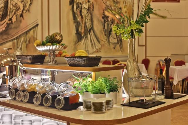 hotel-ariston-&-ariston-patio-cesko-praha-snidane-3.jpg