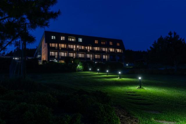 hotel-vega-luhacovice-nocni-pohled-na-ubytovaci-cast.jpg