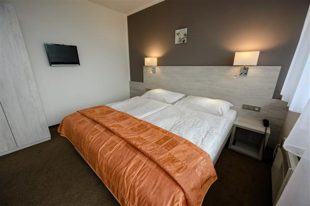 hotel-vega-cesko-luhacovice-apartman-loznice.jpg