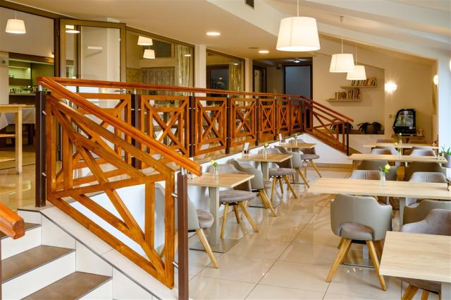 hotel-vega-cesko-luhacovice-kavarna.jpg