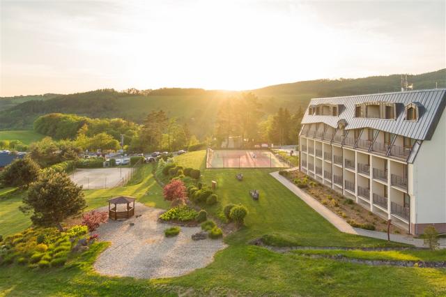 hotel-vega-luhacovice-pohled-na-ubytovaci-cast.jpg