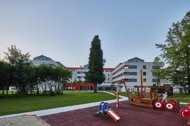 hotel-thermal-balance-lenti-le02-pohled-na-hotel-1.jpg