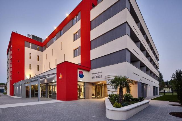 hotel-thermal-balance-lenti-le02-pohled-na-hotel-4.jpg