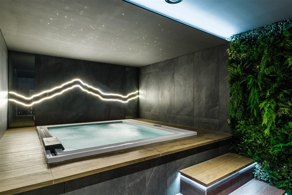 wellness-hotel-svornost-ceska-republika-harrachov_Private jacuz