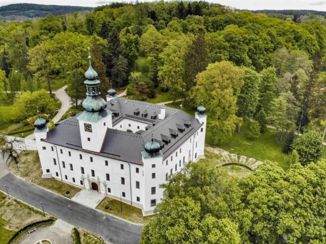 zamecky-hotel-trest-ceska-republika-trest-pohled-na-hotel (4).j