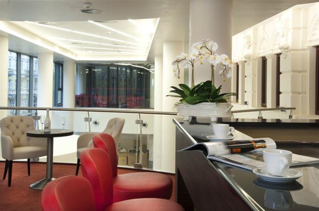 grandhotel-nabokov-ceska-republika-marianske-lobby-bar.png
