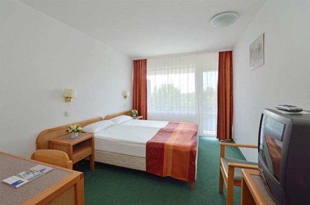danubius-hotel-annabella-madarsko-balatonfured-pokoj-standard.j