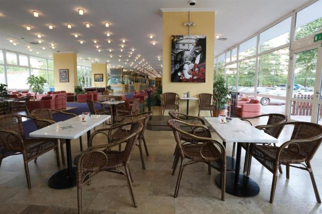 danubius-hotel-annabella-madarsko-balatonfured-lobby (3).jpg