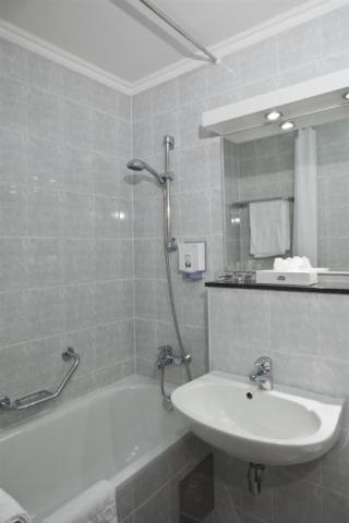 danubius-hotel-annabella-madarsko-balatonfured-pokoj-superior-k