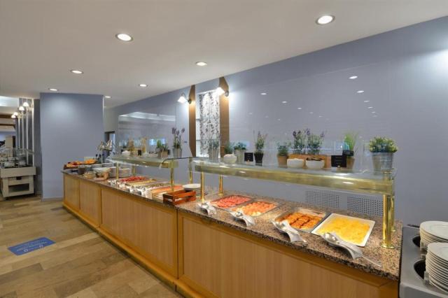 danubius-hotel-annabella-madarsko-balatonfured-restaurace (3).j