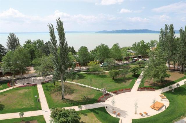 danubius-hotel-annabella-madarsko-balatonfured-pohled-na-zahrad