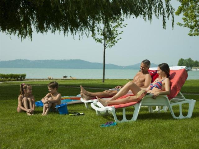 danubius-hotel-annabella-madarsko-balatonfured-zahrada.jpg
