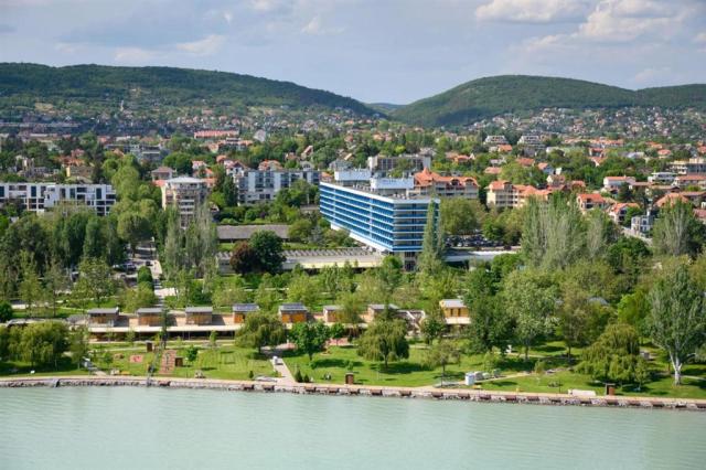 danubius-hotel-annabella-madarsko-balatonfured-pohled-na-hotel 