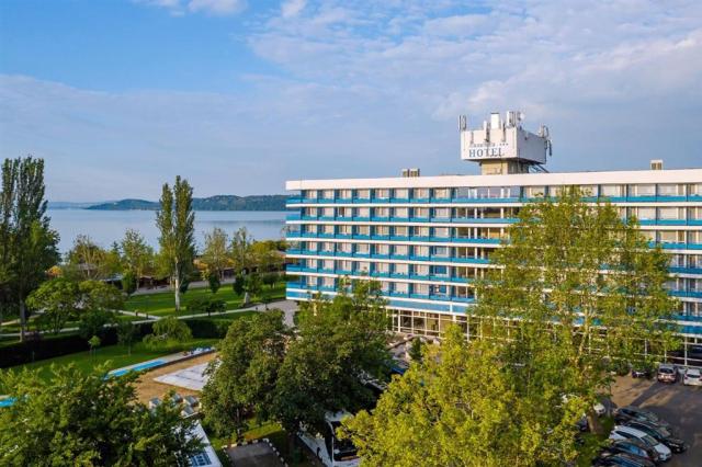 danubius-hotel-annabella-madarsko-balatonfured-pohled-na-hotel 