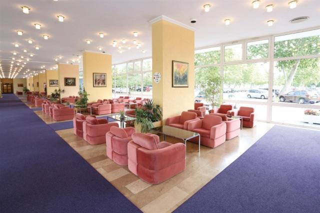danubius-hotel-annabella-madarsko-balatonfured-lobby (2).jpg