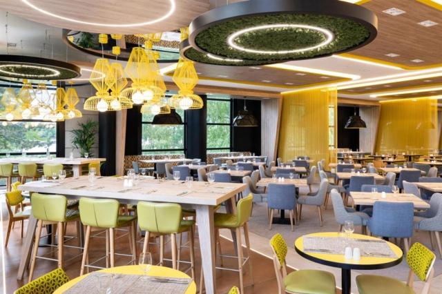 danubius-hotel-helia-madarsko-budapest-restaurace (9).jpg