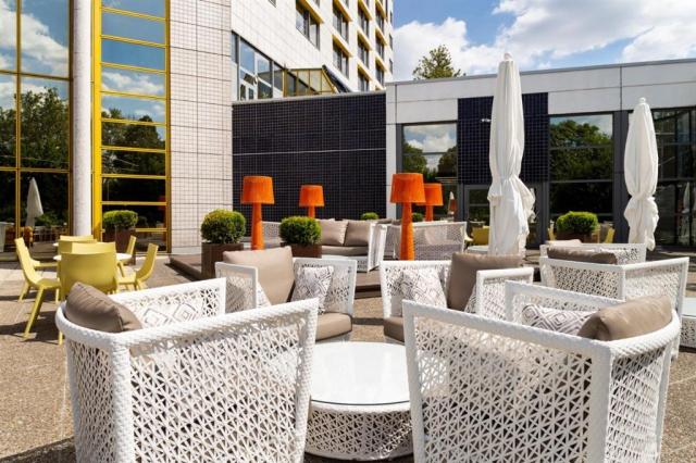 danubius-hotel-helia-madarsko-budapest-venkovni-posezeni (2).jp