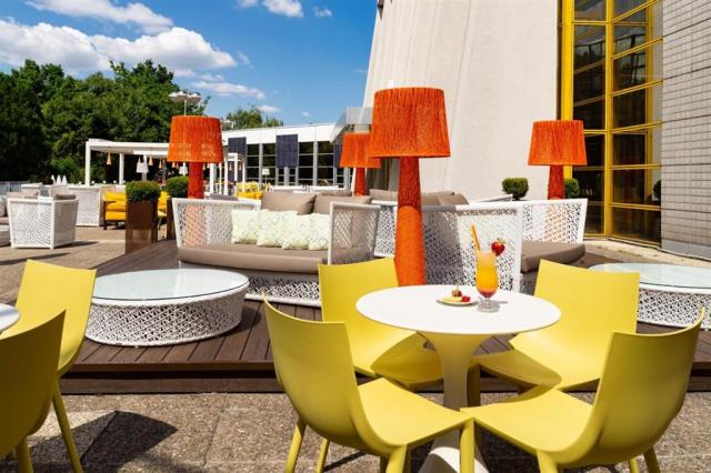 danubius-hotel-helia-madarsko-budapest-venkovni-posezeni (3).jp
