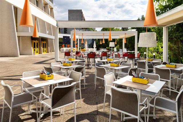 danubius-hotel-helia-madarsko-budapest-venkovni-posezeni.jpg
