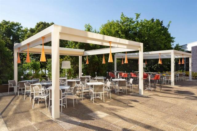 danubius-hotel-helia-madarsko-budapest-venkovni-posezeni (5).jp