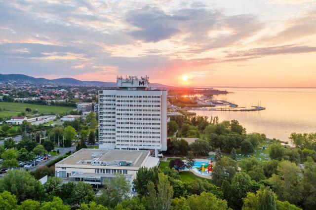 hotel-danubius-marina-madarsko-balatonfured-pohled-na-hotel.jpg