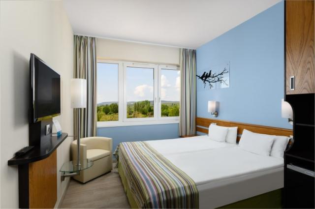 hotel-danubius-marina-madarsko-balatonfured-pokoj-superior.jpg