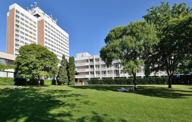 hotel-danubius-marina-madarsko-balatonfured-zahrada (2).jpg