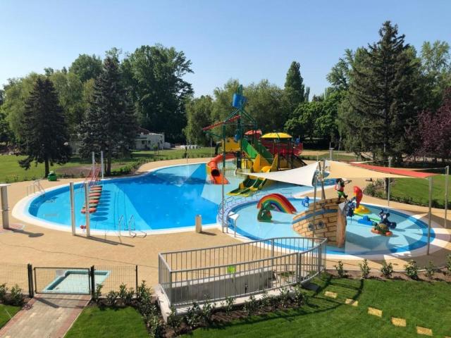 hotel-danubius-marina-madarsko-balatonfured-venkovni-vodni-svet