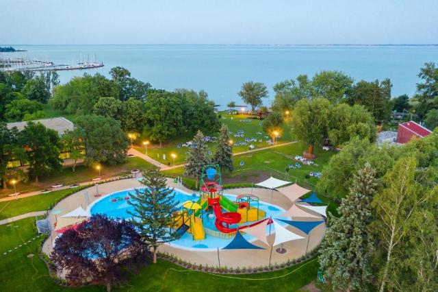 hotel-danubius-marina-madarsko-balatonfured-venkovni-vodni-svet