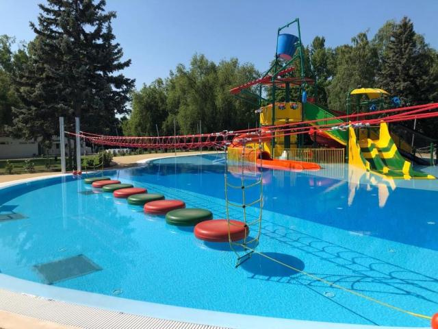hotel-danubius-marina-madarsko-balatonfured-venkovni-vodni-svet