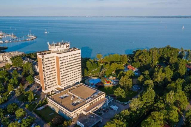 hotel-danubius-marina-madarsko-balatonfured-pohled-na-cely-area