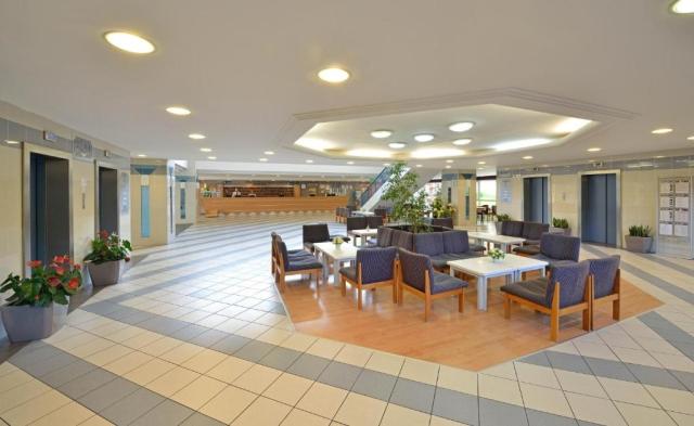 hotel-danubius-marina-madarsko-balatonfured-recepce-a-lobby.jpg