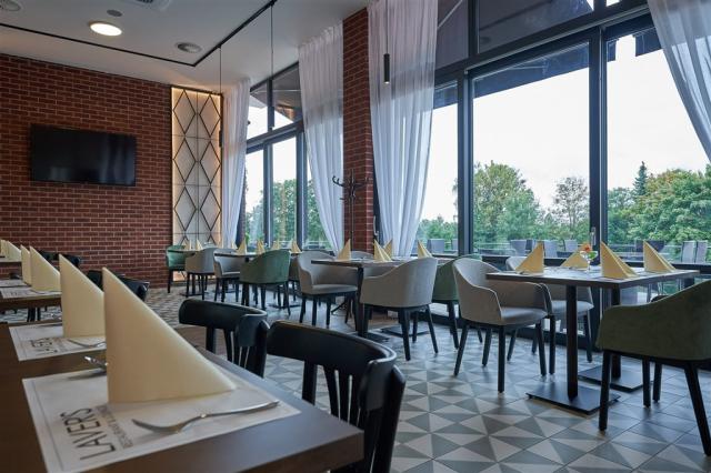 hotel-queens-ceska-republika-marianske-lazne-restaurace (3).jpg