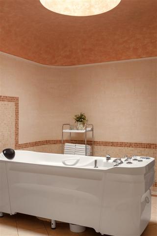 humboldt-park-hotel-spa-ceska-republika-karlovy-vary-balneo (5)