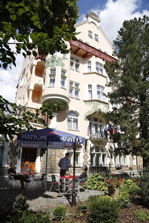 villa-smetana-ceska-republika-karlovy-vary-pohled-na-vilu (2).j