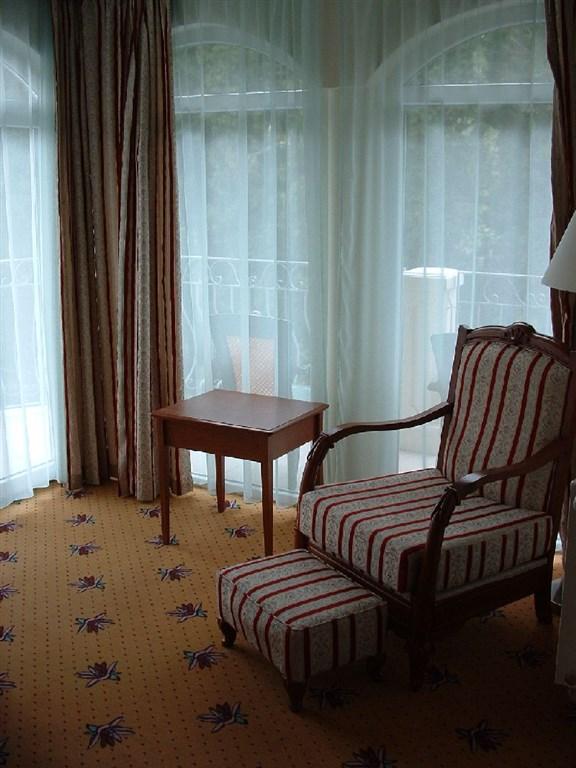 hotel-sante-heviz-hv05-posezeni2.jpg