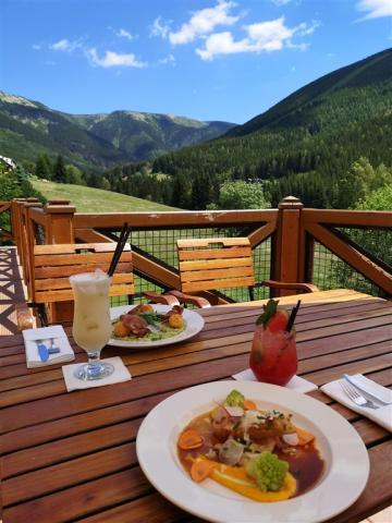 hotel-zatisi-ceska-republika-spindleruv-mlyn-restaurace-terasa.